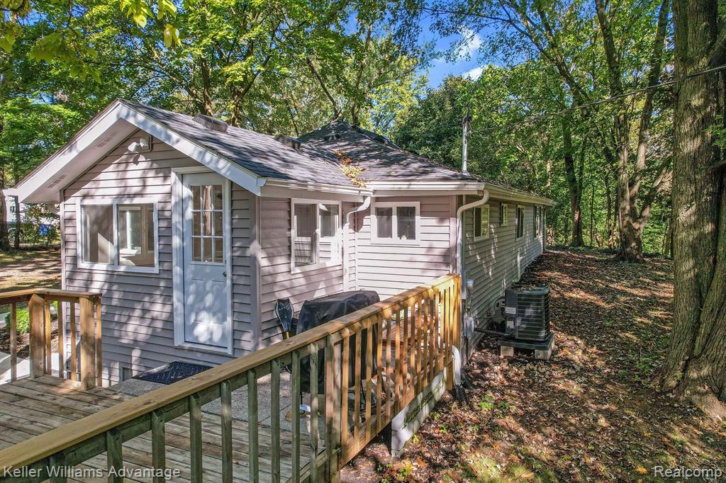 7466 LONGWORTH Drive, Brighton, MI 48116 — Photo 29