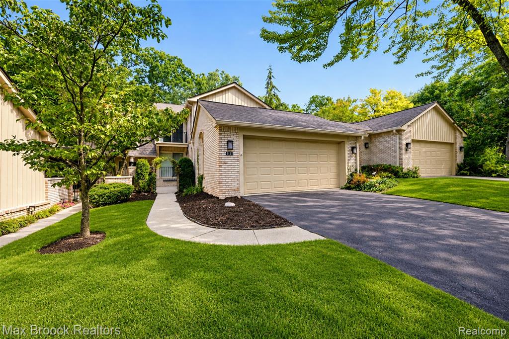 1131 Hillpointe Circle, Bloomfield Hills, MI 48304