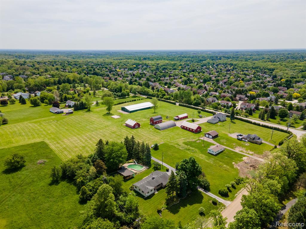 5871 Brewster Road, Rochester Hills, MI 48306 — Photo 47