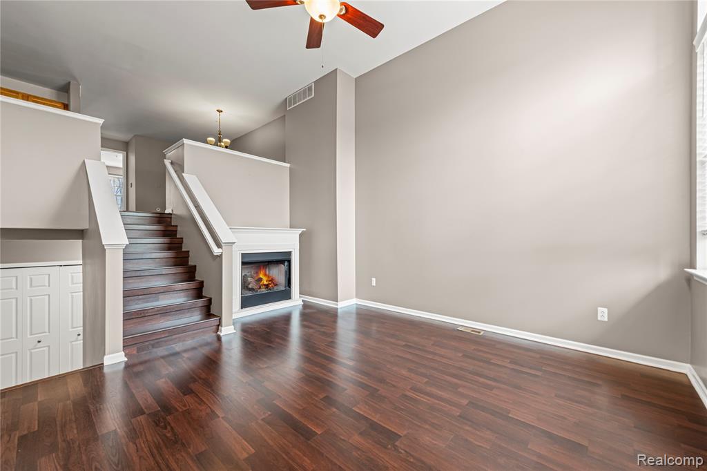 460 Old Pine Way, Walled Lake, MI 48390 — Photo 3