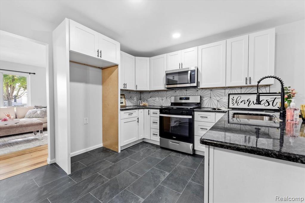 22102 Loretta Street, Woodhaven, MI 48183 — Photo 5