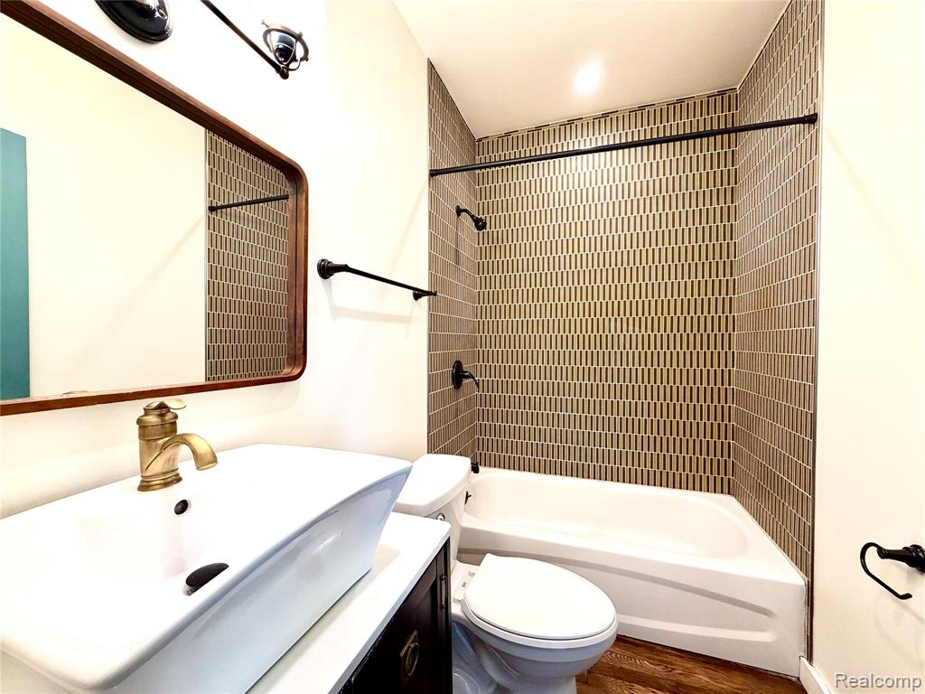 2045 Calvert Street, Detroit, MI 48206 — Photo 34