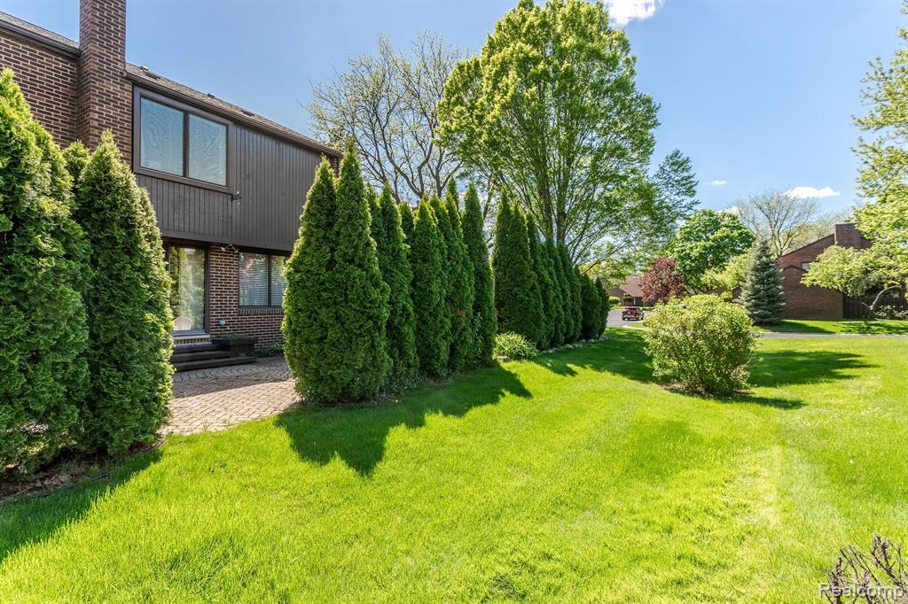 3140 LINDENWOOD Drive, Dearborn, MI 48120 — Photo 32