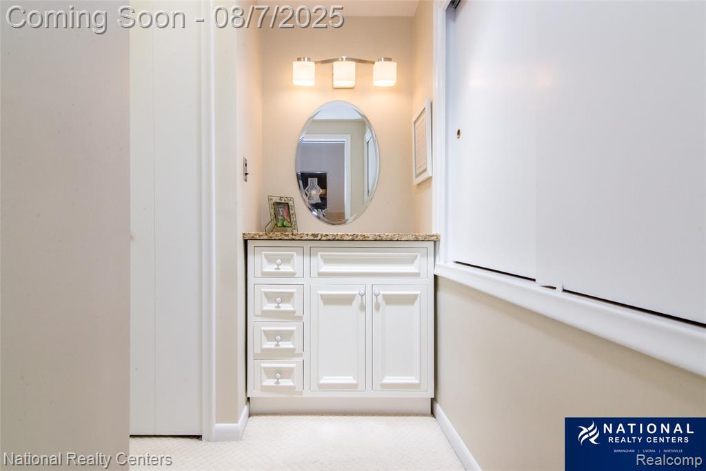 4933 Malibu Drive, Bloomfield Hills, MI 48302 — Photo 52
