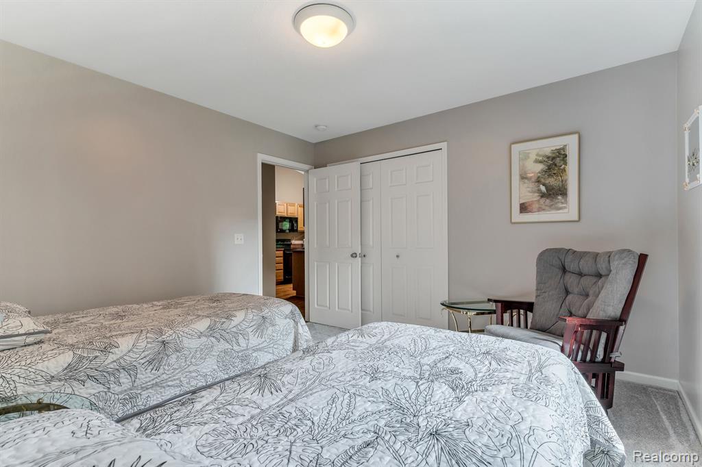 1071 OLD LEAKE, Holly, MI 48442 — Photo 17