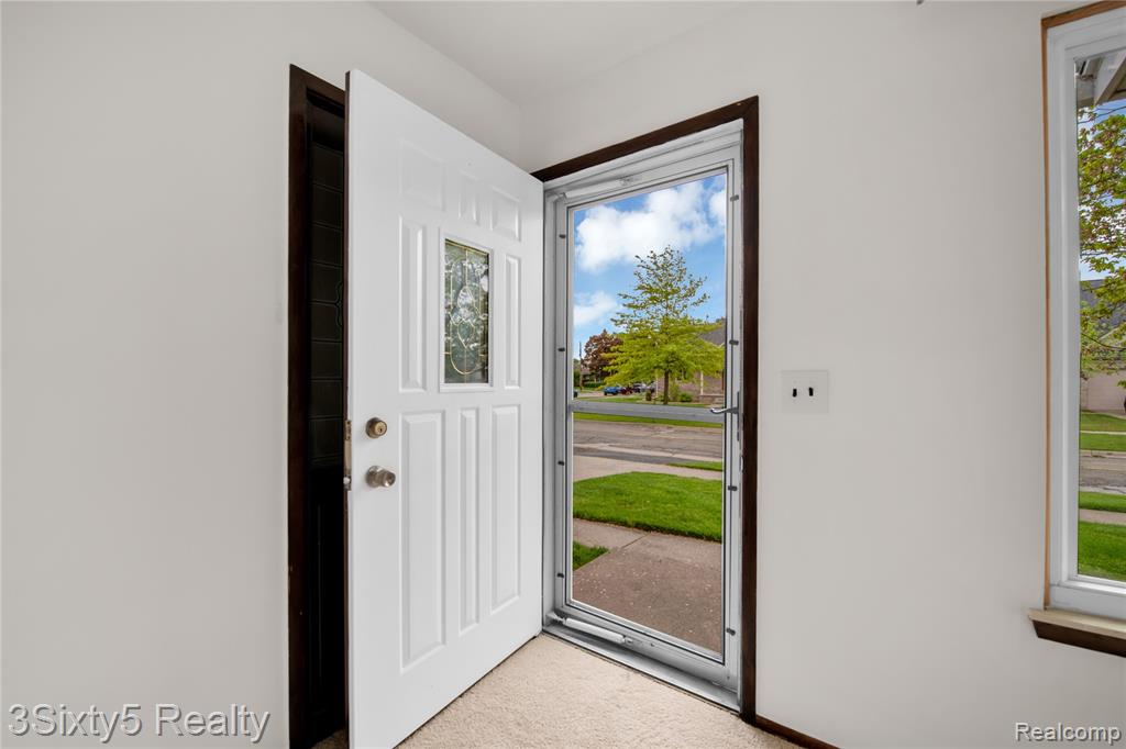30572 S Gibraltar Road, Rockwood, MI — Photo 4