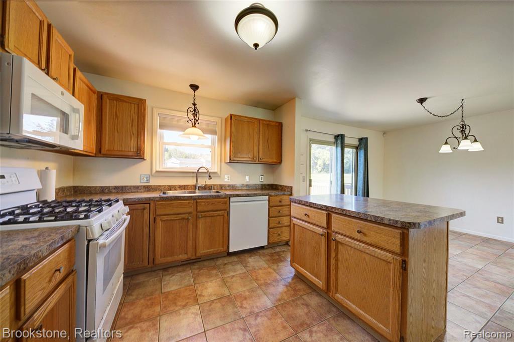 7849 Twins Drive, Waterford, MI 48329 — Photo 19