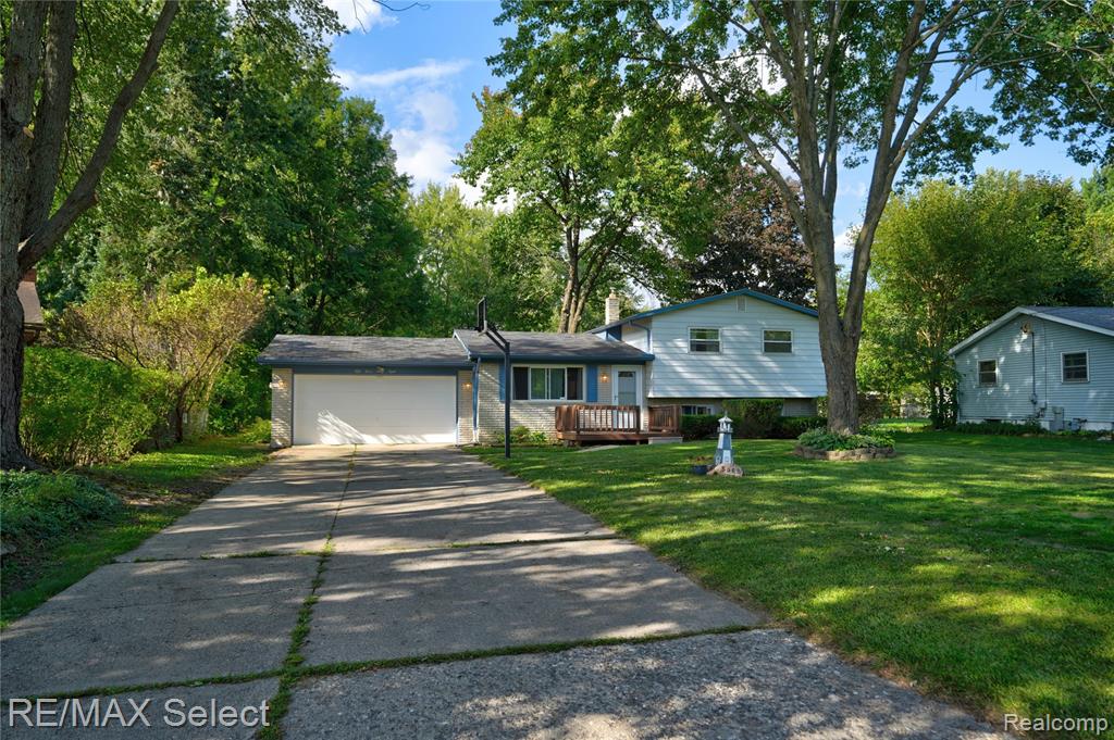 5368 Dunbar Drive, Grand Blanc, MI 48439 — Photo 2
