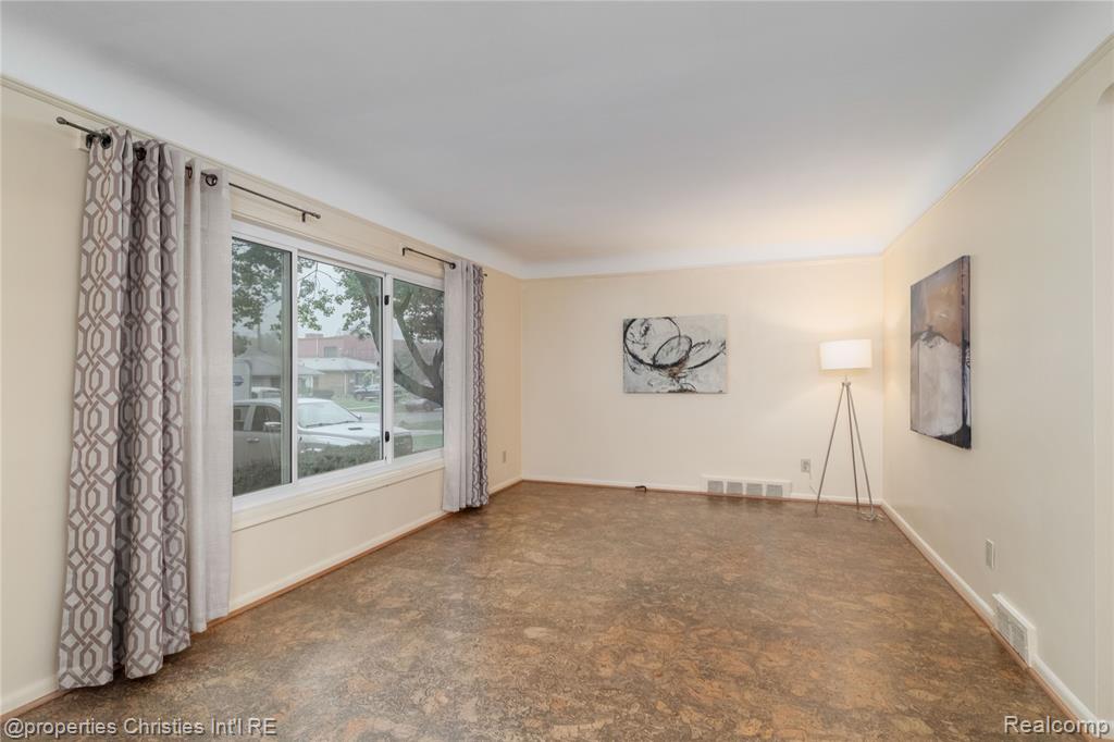5661 Hubbell Street, Dearborn Heights, MI 48127 — Photo 5