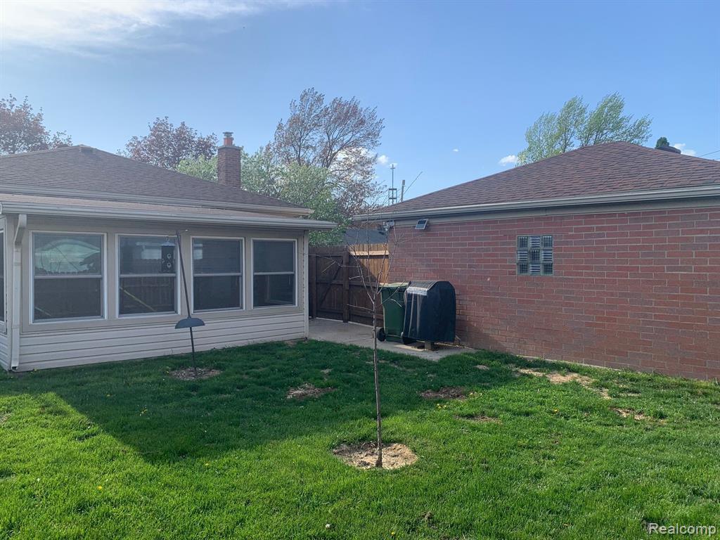 9211 LAURENCE Avenue, Allen Park, MI 48101 — Photo 16