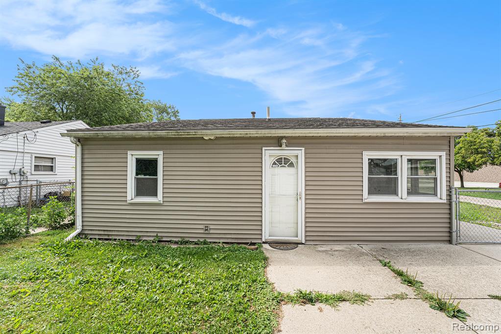940 Mace Avenue, Madison Heights, MI 48071 — Photo 23