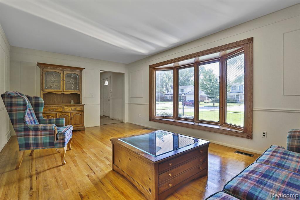 4251 WASHINGTON CRESCENT Drive, Troy, MI 48085 — Photo 5