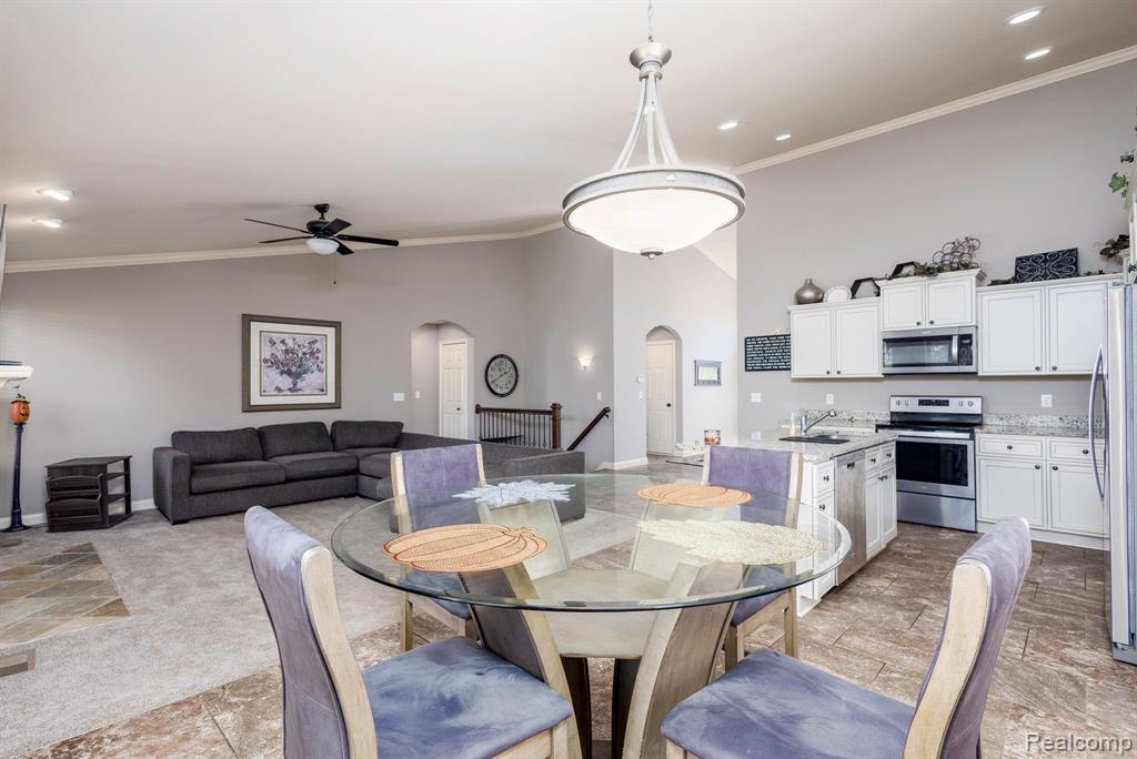 5687 GREGORY Drive, Utica, MI 48317 — Photo 13