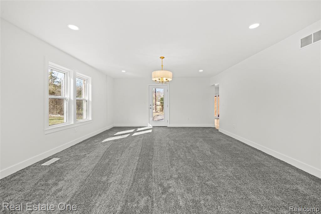 5742 Springwater Lane, West Bloomfield, MI — Photo 8
