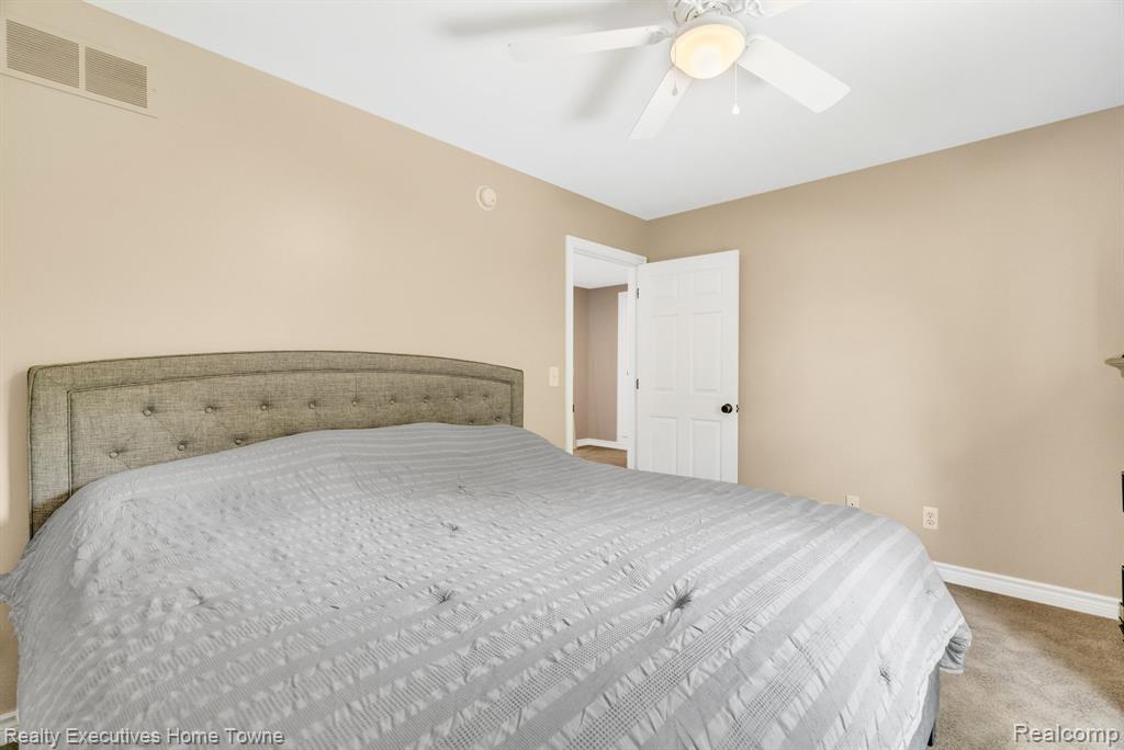 5453 BAYWOOD Drive, Fort Gratiot, MI 48059 — Photo 41