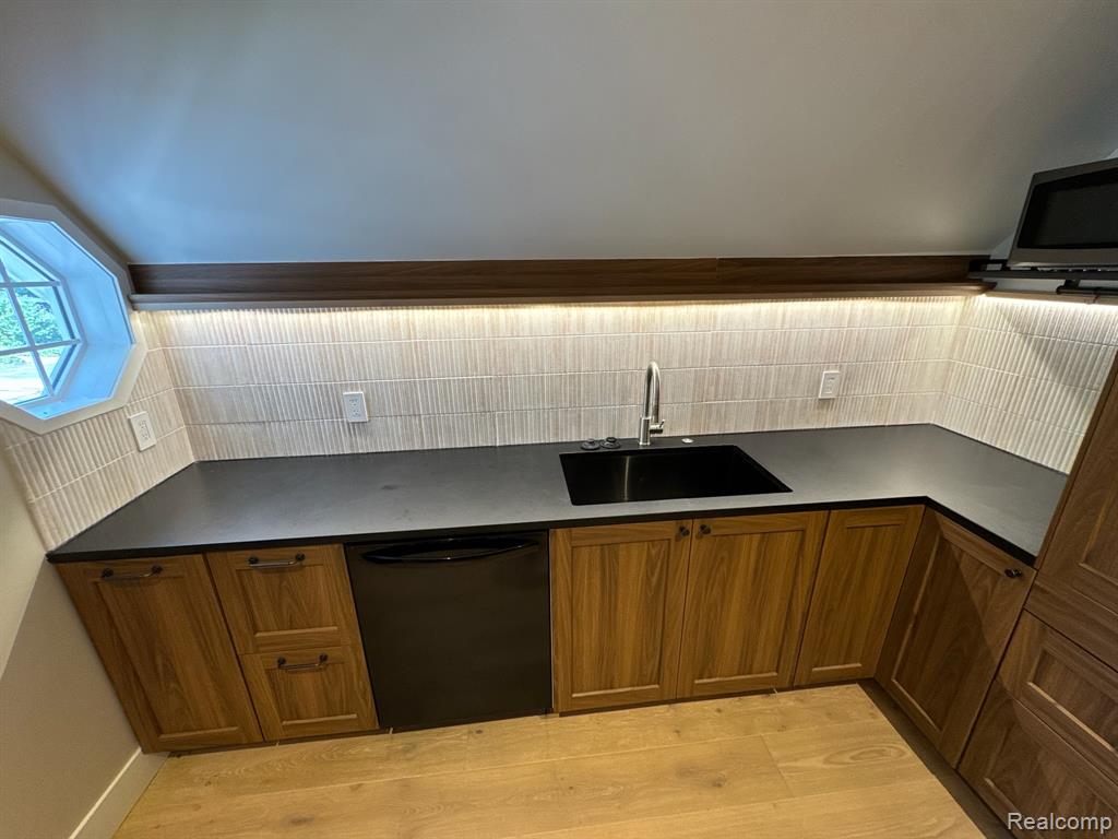 45 E Jackson Street, Orion, MI 48362 — Photo 6