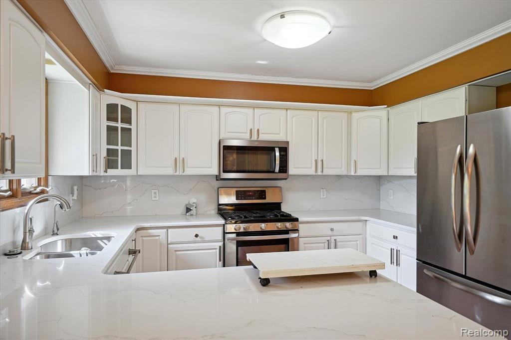 4747 WINDBERRY Lane, Milford, MI 48380 — Photo 17