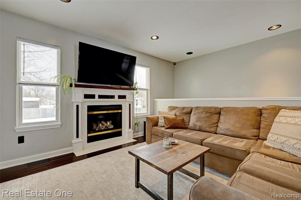 10147 Erie Street, Goodrich Vlg, MI — Photo 5