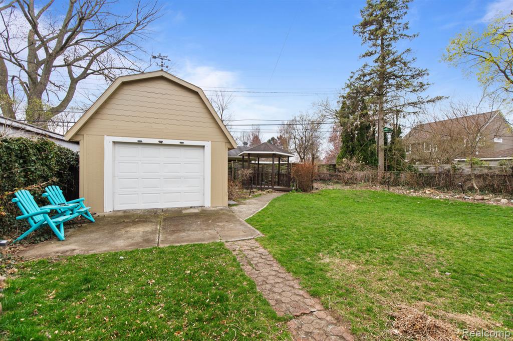 716 WOODLAWN Avenue, Royal Oak, MI 48073 — Photo 31