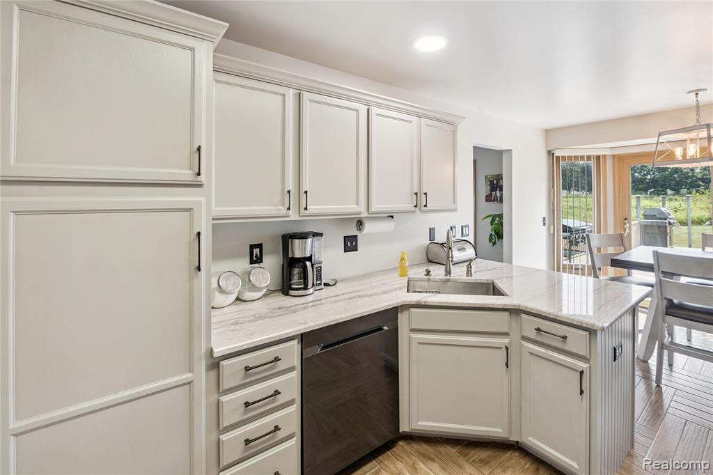 493 Cloverview Lane, Howell, MI 48843 — Photo 12