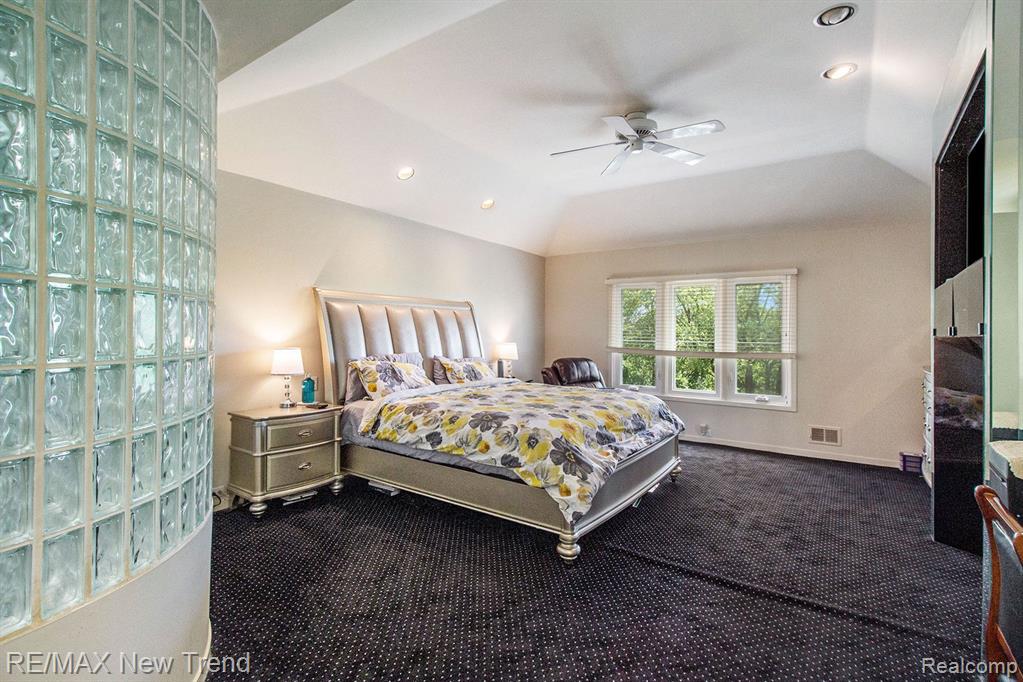 5573 SILVER POND, West Bloomfield, MI — Photo 36