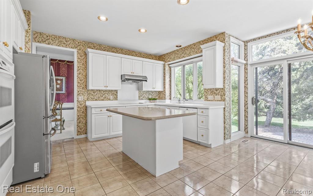 4458 HYCLIFFE Drive, Troy, MI 48098 — Photo 9