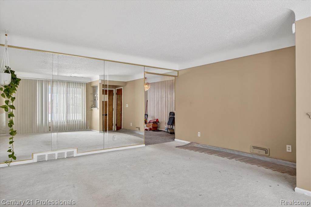 16786 Sprenger Avenue, Eastpointe, MI, 48021