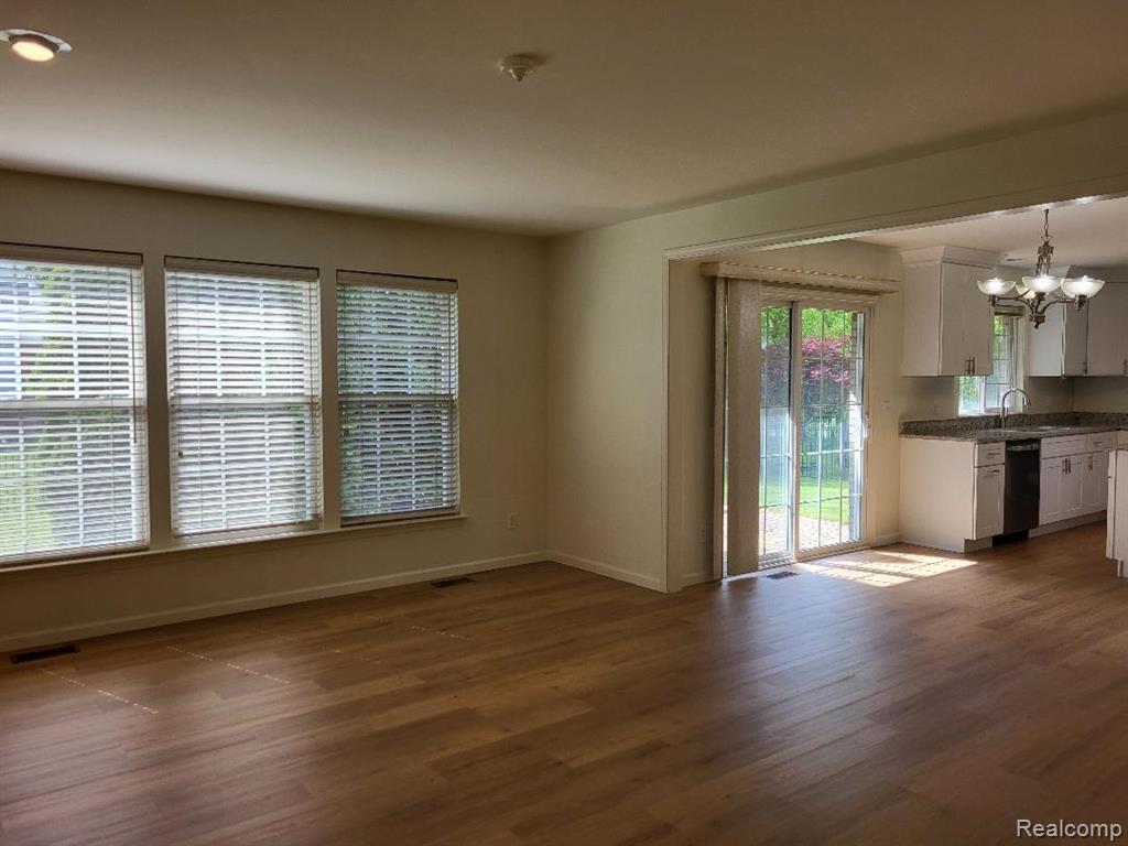 49515 Crusader, Macomb, MI 48044 — Photo 5