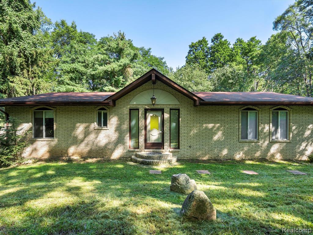 4875 Lockwood Drive, Washington, MI — front exterior