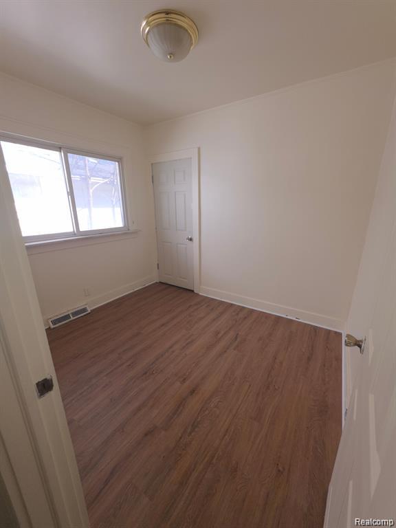 843 Ossington Avenue, Flint, MI 48507 — Photo 4