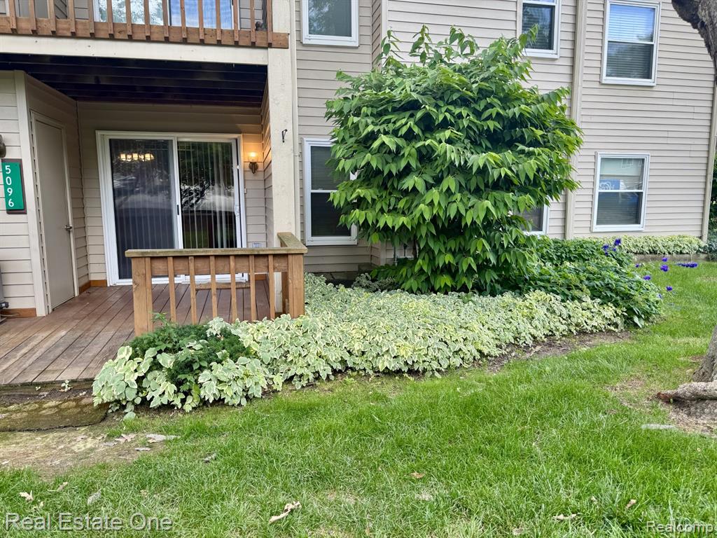 5096 Harbor Oak Drive, 31, Waterford, MI 48329 — Photo 3
