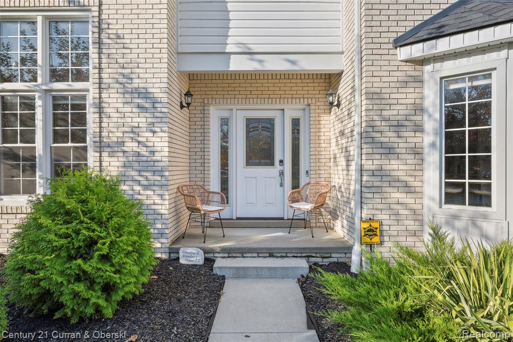 48279 Chesterfield Drive S, Dearborn, MI 48187 — Photo 2