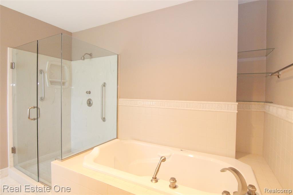 4458 Southmoor Lane, West Bloomfield, MI 48323 — Photo 18