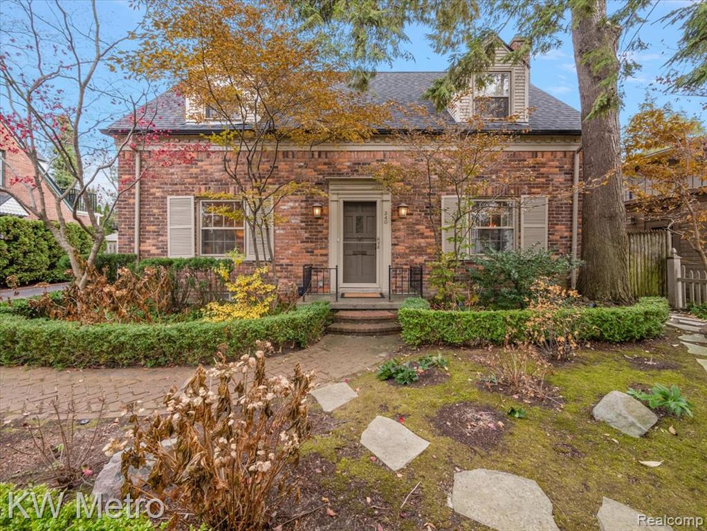 340 Kercheval Avenue, Grosse Pointe Farms, MI 48236 — front exterior