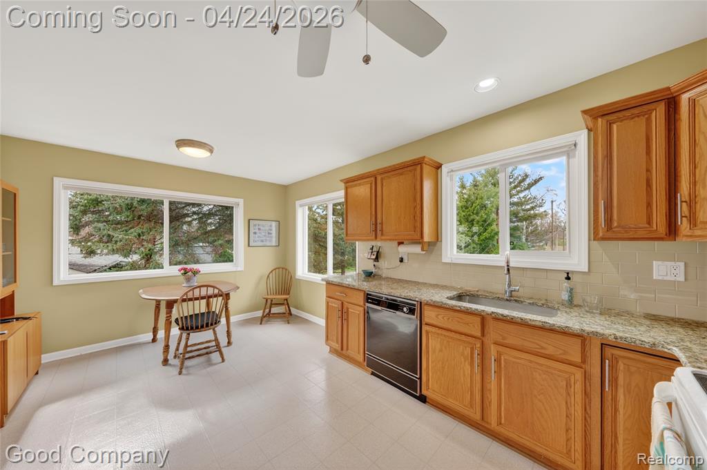 3463 Coseyburn Road, Waterford, MI 48329 — Photo 17