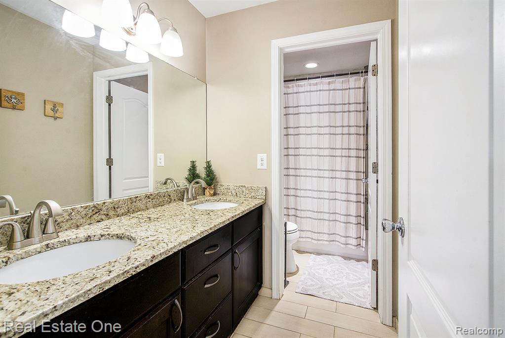 Photo for 7941 Chestnut Drive, Westland, MI - Listing #20251008464 7941 Chestnut Drive, Westland, MI