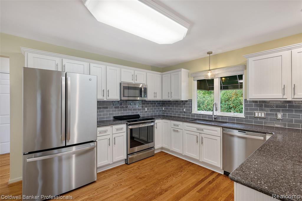 468 Orchard Ridge Drive, Lake Orion, MI 48362 — Photo 18