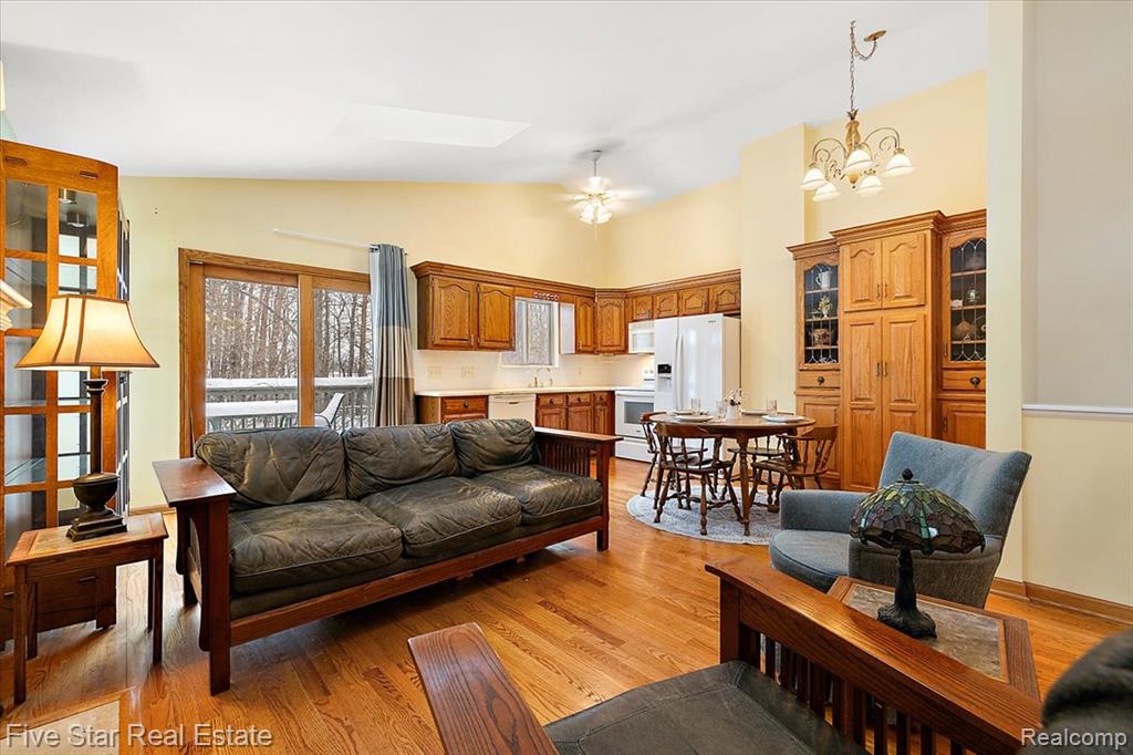 6586 Pontiac Lake Road, 1, Waterford, MI 48327 — Photo 14