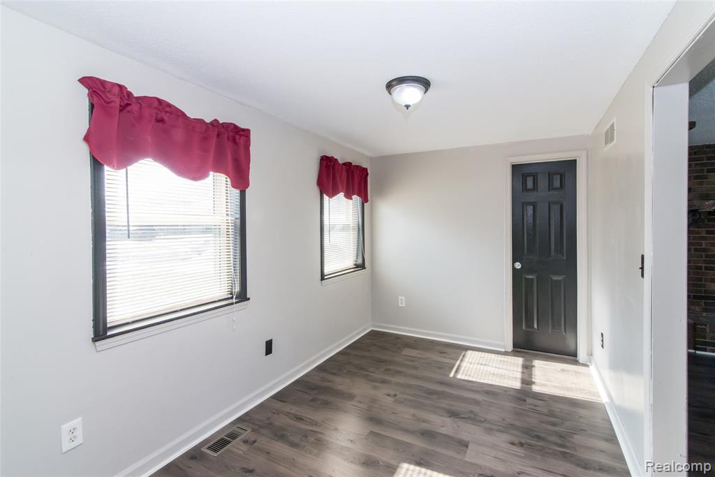 22448 Armstrong Avenue, Brownstown, MI 48193 — Photo 12
