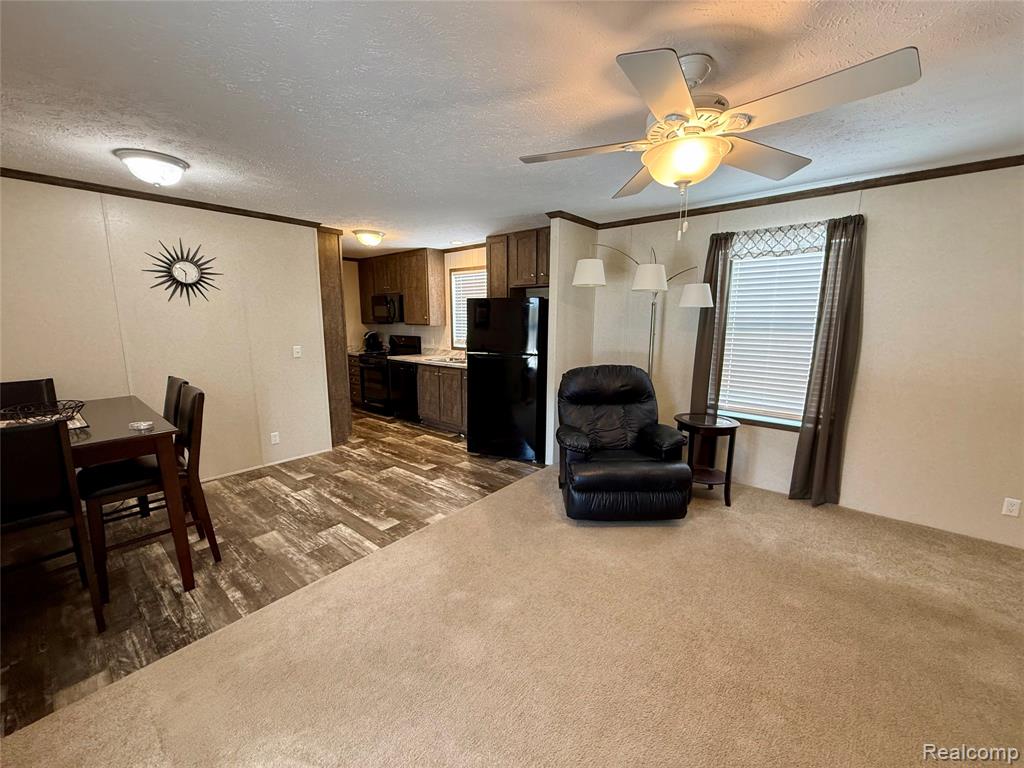 186 Oak Ave, Highland, MI — Photo 3
