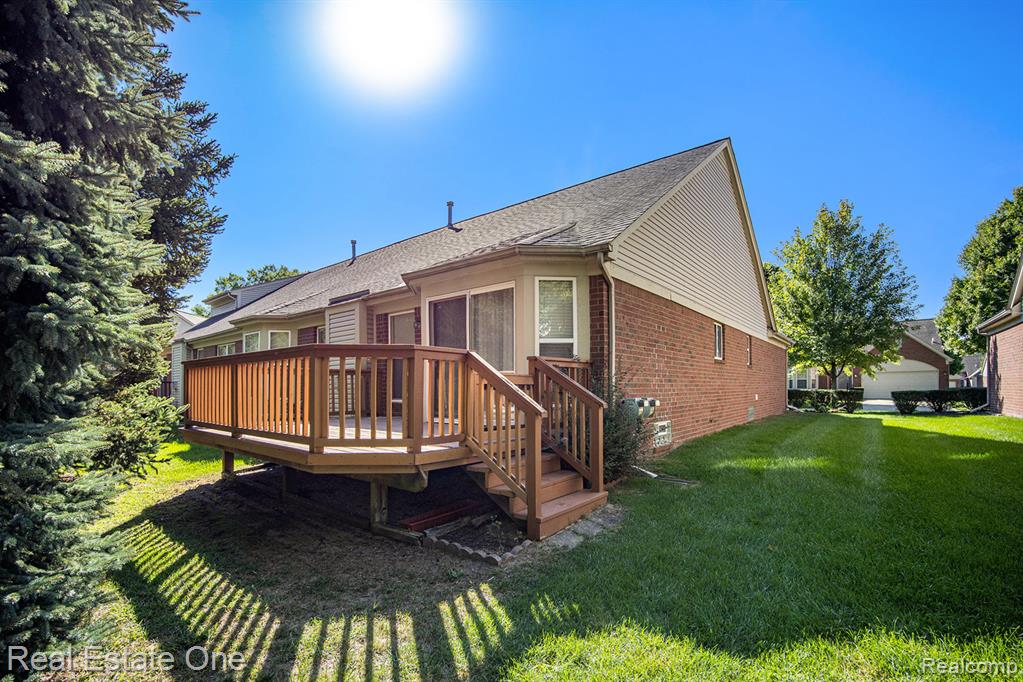 4439 Honeysuckle Drive, Sterling Heights, MI 48314 — Photo 19