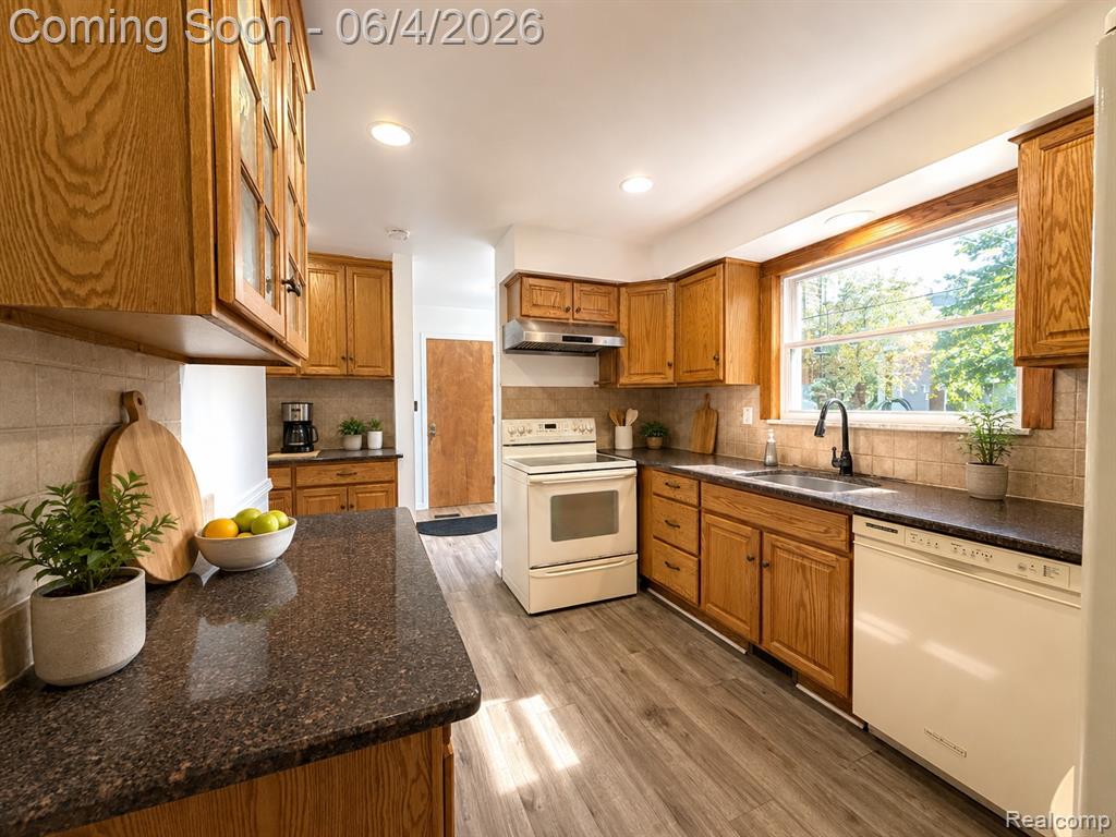 6382 Houghten Drive, Troy, MI 48098 — Photo 9