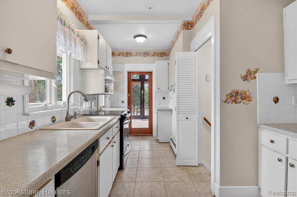 86 OAKDALE Boulevard, Pleasant Ridge, MI — Photo 12
