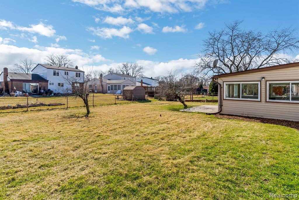 40621 RINALDI Drive, Sterling Heights, MI 48313 — Photo 49