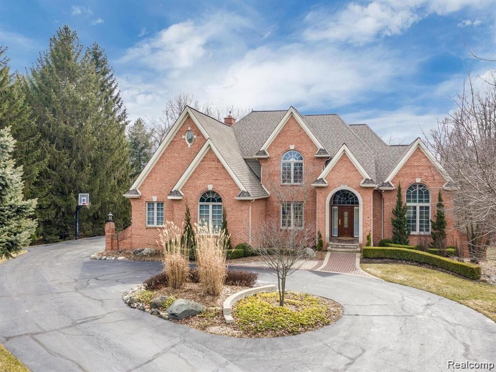 4555 VALLEY VIEW, Rochester, MI 48306 — front exterior