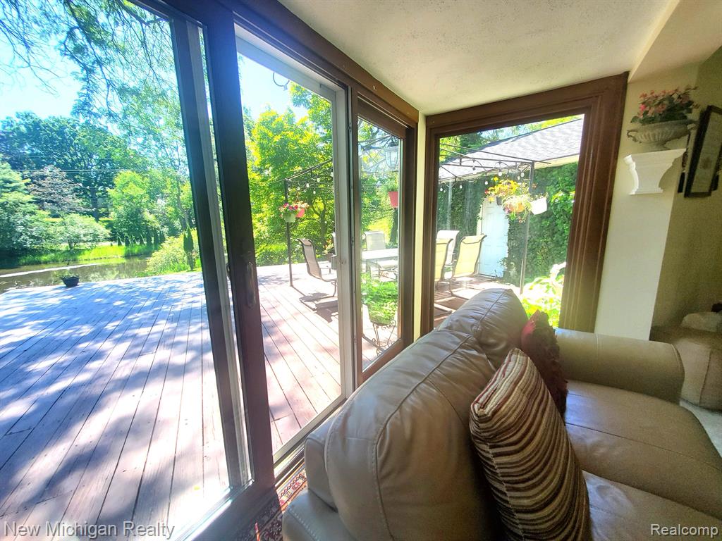 5535 WILLOW VALLEY Drive, West Bloomfield, MI — Photo 25