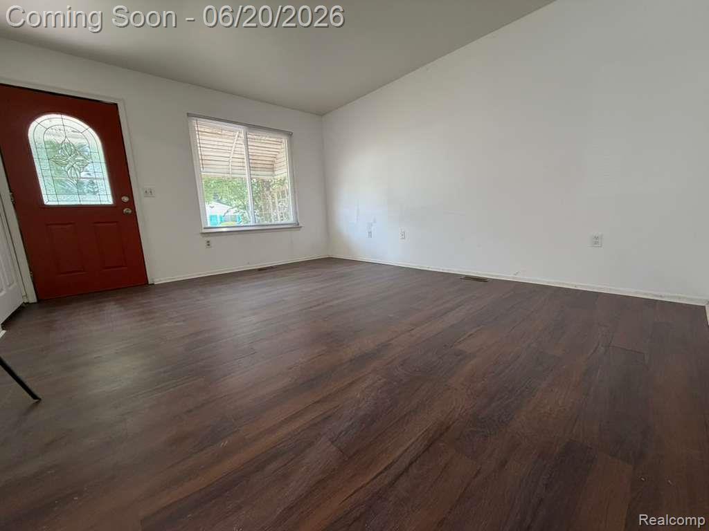 8307 S Essex Avenue, Warren, MI 48089 — Photo 3