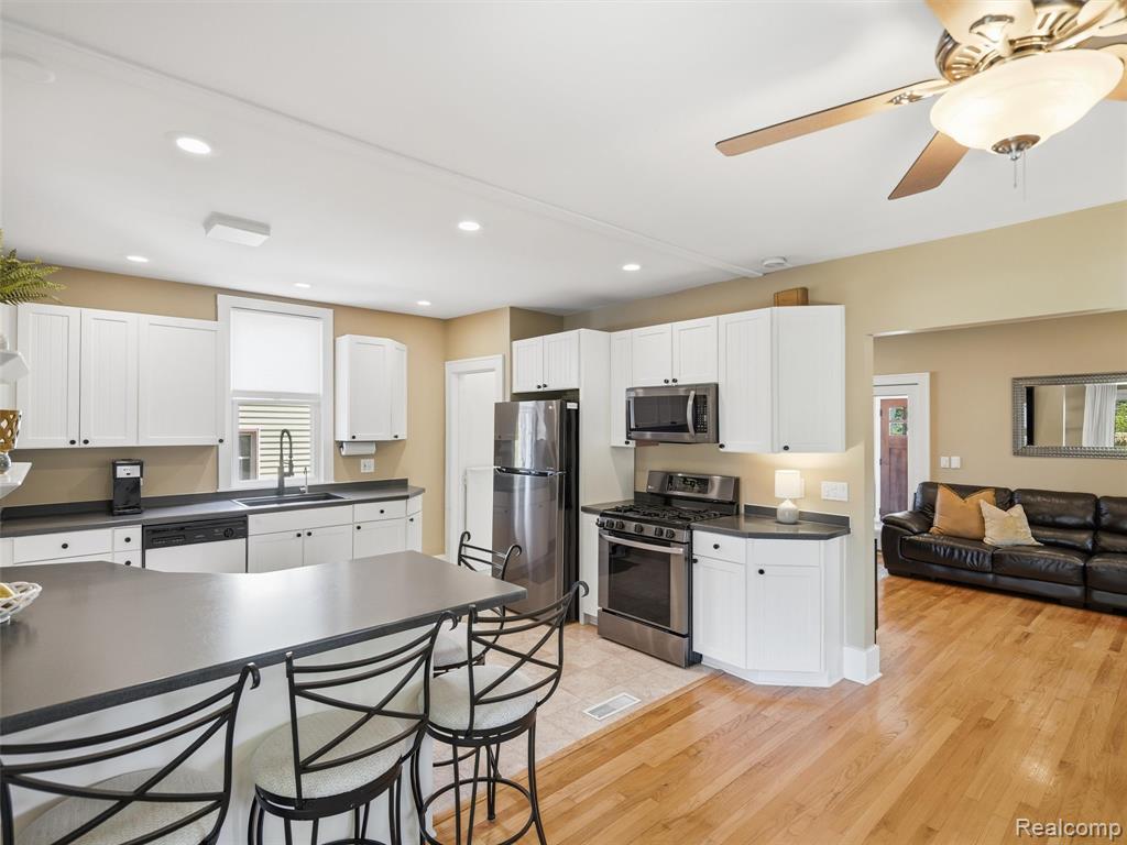 626 Kayser Avenue, Royal Oak, MI 48067 — Photo 12