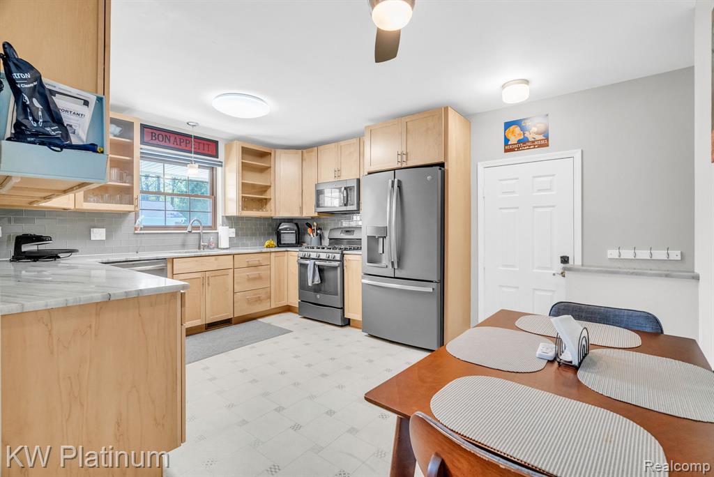 38215 Maple Forest Boulevard E, Harrison Township, MI — Photo 11