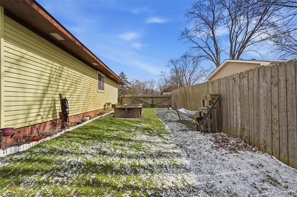 433 Haze, Pinckney, MI 48169 — Photo 18
